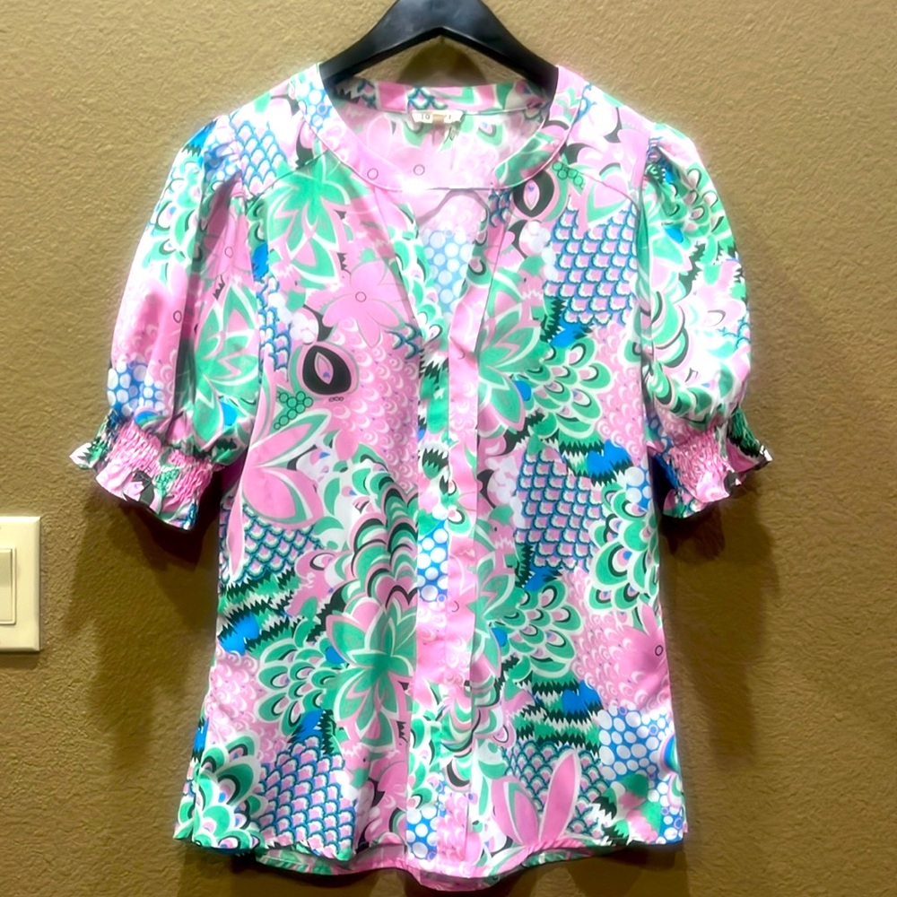 Women’s beautiful print short sleeve blouse